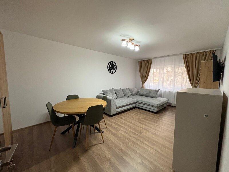 Romancierilor, 2 camere, renovat, mobilat, 1984.
