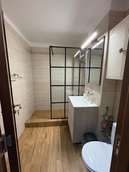 Romancierilor, 2 camere, renovat, mobilat, 1984.